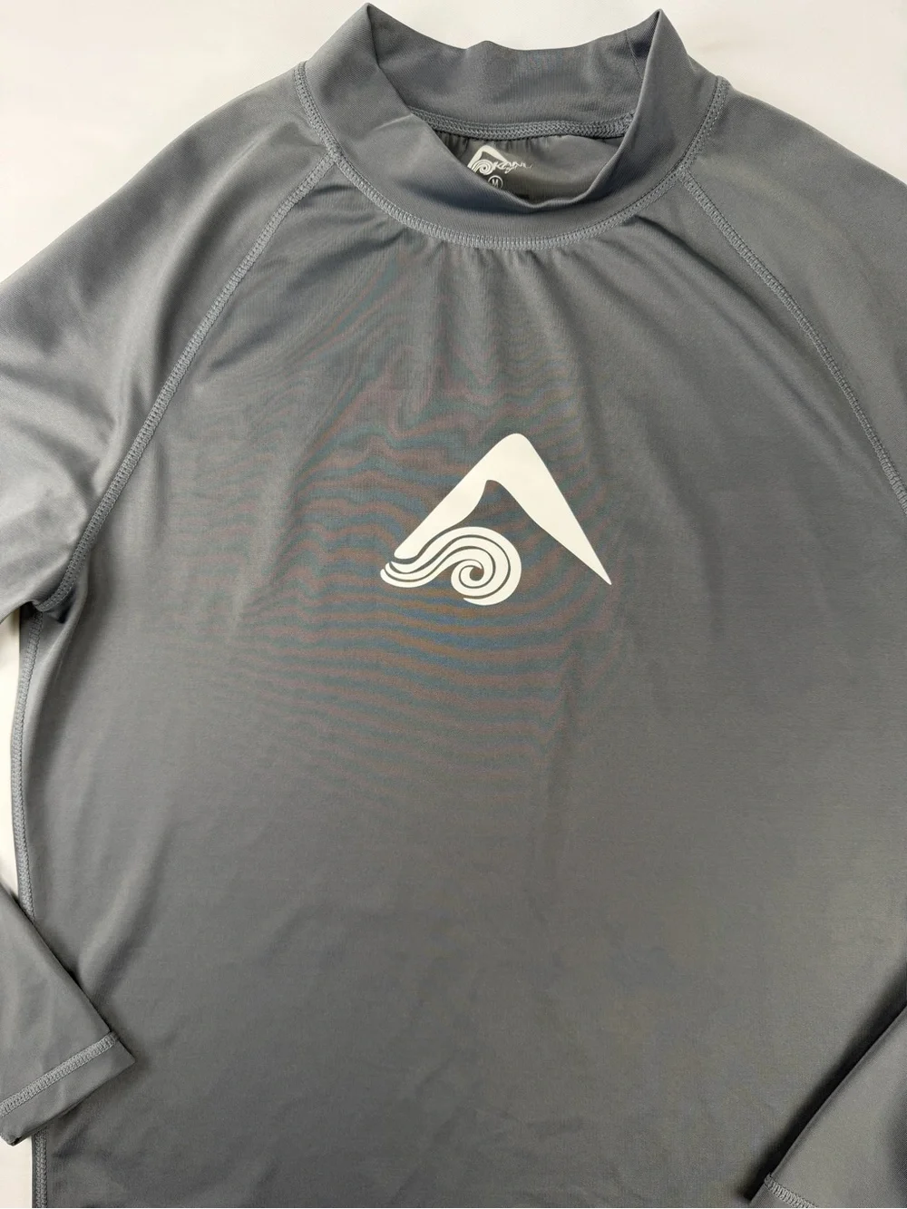 Kanu Surf Men's Gray Long-Sleeve Rash Guard - SPF Protection